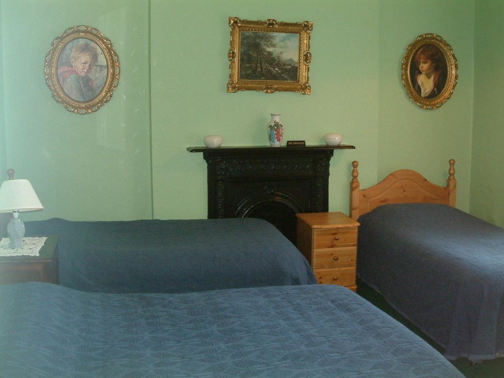 Claremont House Bed & Breakfast Dun Laoghaire Bilik gambar